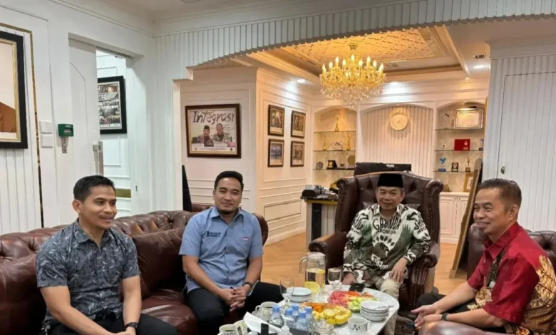 Momen pertemuan Walikota Cilegon Robinsar dengan petinggi PKS Jazuli Juwaini. (Foto instagram @robinsar19)