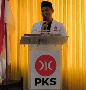 etua DPD PKS Kota Cilegon H. Fery Budiman memberikan sambutan dalam agenda Musda ke-VI. (Wartaglobalbanten/Maspri)