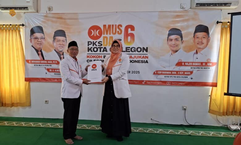 Penyerahan Laporan Pertanggung Jawaban DPTD PKS Kota Cilegon Periode 2020-2025 kepada Ketua DSW PKS Provinsi Banten. (wartaglobalbanten/Maspri)