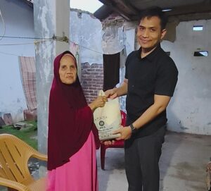 Fery Budiman dan relawan Barcode bersilaturahim ke warga Kubang Lesung dalam program Dewan Mendekat