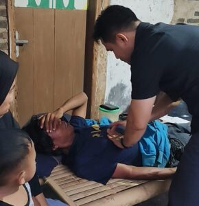 Fery Budiman dan relawan Barcode bersilaturahim ke warga Kubang Lesung dalam program Dewan Mendekat
