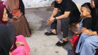 Fery Budiman dan relawan Barcode bersilaturahim ke warga Kubang Lesung dalam program Dewan Mendekat