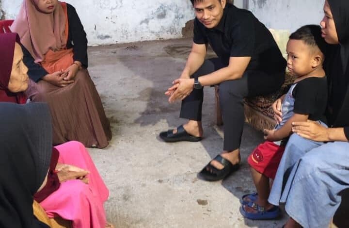 Fery Budiman dan relawan Barcode bersilaturahim ke warga Kubang Lesung dalam program Dewan Mendekat