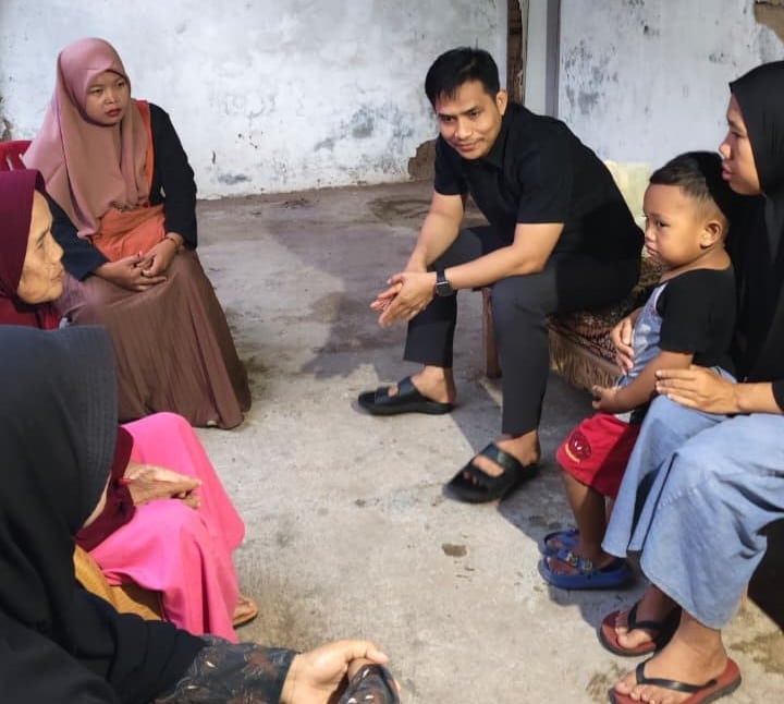 Fery Budiman dan relawan Barcode bersilaturahim ke warga Kubang Lesung dalam program Dewan Mendekat