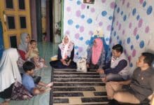Fery Budiman dan relawan Barcode bersilaturahim ke warga Delingseng dalam program Dewan Mendekat