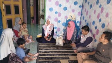 Fery Budiman dan relawan Barcode bersilaturahim ke warga Delingseng dalam program Dewan Mendekat