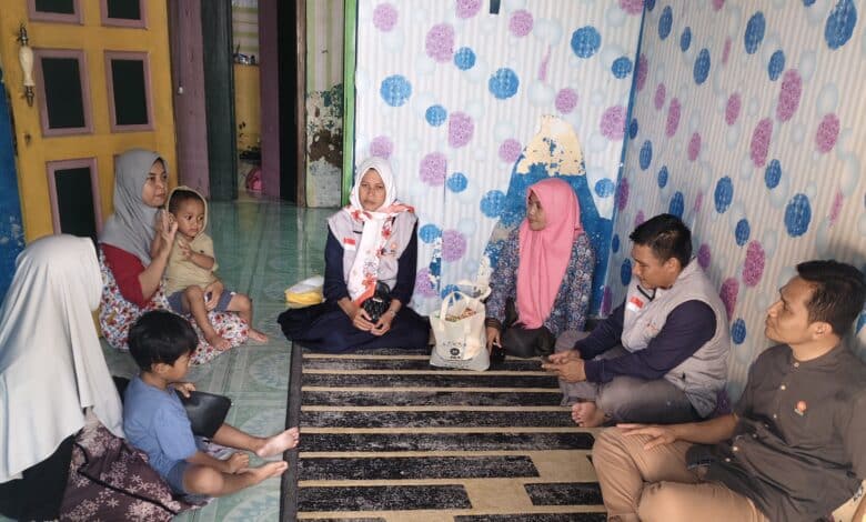 Fery Budiman dan relawan Barcode bersilaturahim ke warga Delingseng dalam program Dewan Mendekat